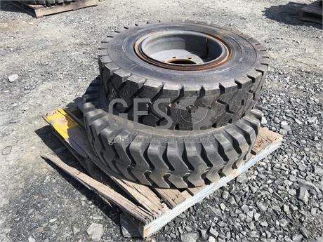 Michelin 9.000R20 on rims x 2 Pallet T1.