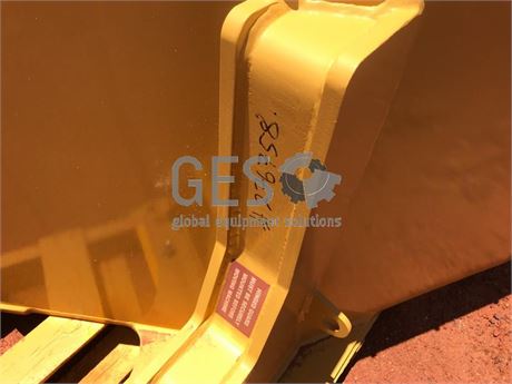 Caterpillar Mud Guard Front LHS NEW to suit R2900G