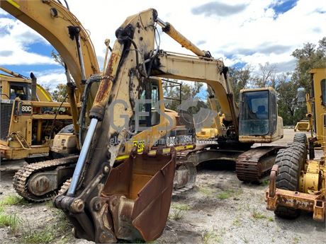 Komatsu PC220-6 Excavator