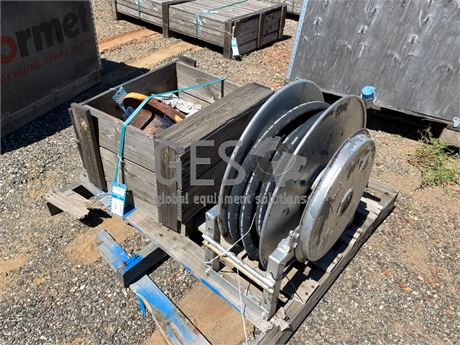 Various Pallet with Hose Reel and Caterpillar Trunnion Part 105-8702 DomeSNM117