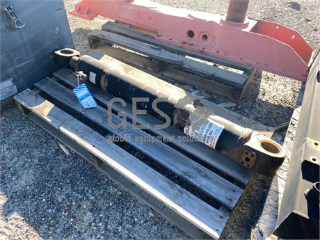 Caterpillar Cylinder Lift to suit 930 SNM038