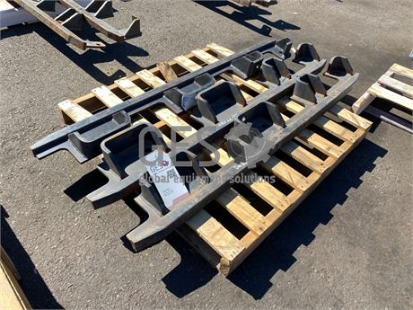 Komatsu Track Guard x 3 Part 208-30-77130 ItemID_4324