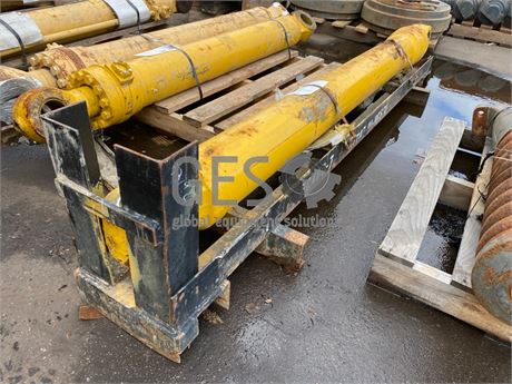 Komatsu Cylinder Boom To suit PC400-7 Part RM707-01-..670 in transport frame