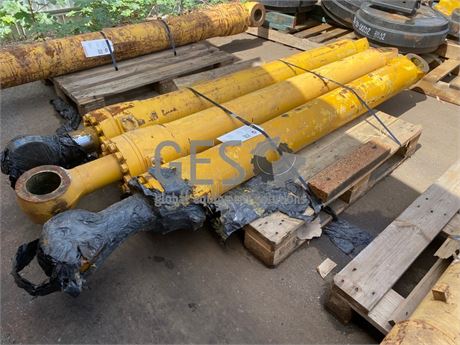 Komatsu Cylinder Boom x 3 Part 707-01-0F670 ItemID_3901