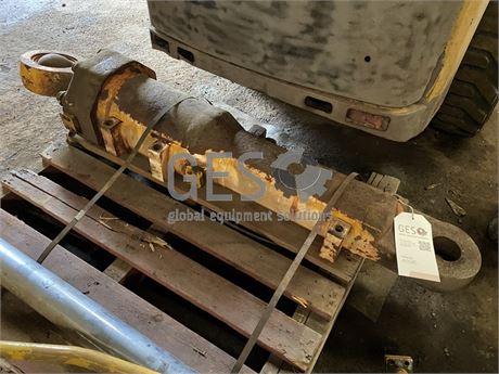 Komatsu Cylinder Blade tilt to suit D375 USED