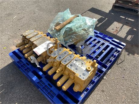 Komatsu Main Control Valves x 3 Part 723-65-22100