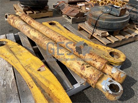 Komatsu Cylinder Boom x 2 to suit PC200-7, PC200LC-7 Part 707-01-0A290