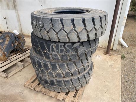 BKT 12.00-20NHS Power Trax tyre on rim NEW