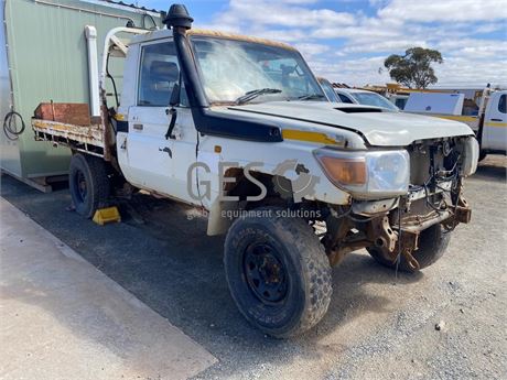 2012 Toyota Land Cruiser HZJ79R rust in chassis no engine