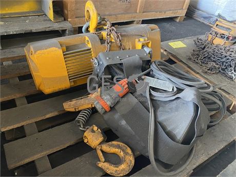 PWB Anchor 2 T electric winch 415 volt on pallet