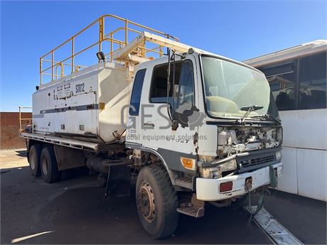 Isuzu Service Truck No Engine Rusted Panels Parts Only
