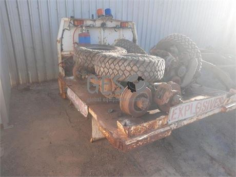 Toyota HZJ79L LHD Parts includes 1HZ Engine, gearbox, axle, wheels & tray