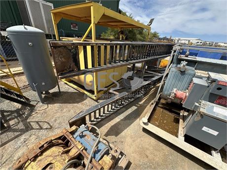 Light Vehicle Servicing ramp with access steps