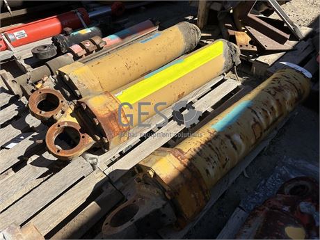 Caterpillar AD55 hoist cylinders x 3