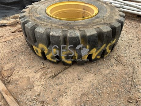 Bridgestone 17.5R25 Tyre on rim