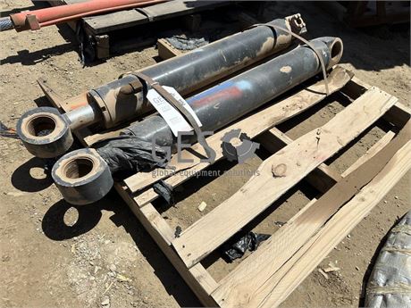 Hydraulic cylinders x 2