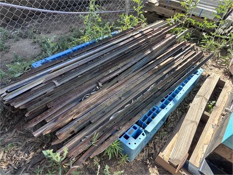 Pallet Star pickets Approx 50