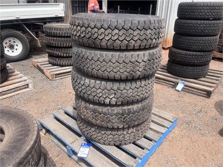 Toyo LT235/85R16 tyres with approx. 90% tread remaining x 5