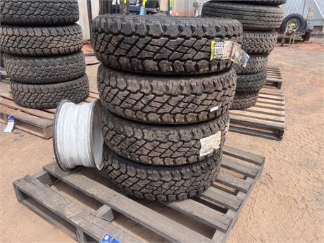 Cooper Discoverer LT225/75R16 Tyres with 100% tread remaining x 4