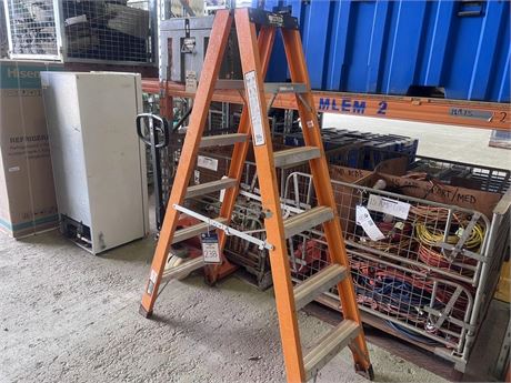 Citeco 1.8 mtr double Sided fibreglass step ladder