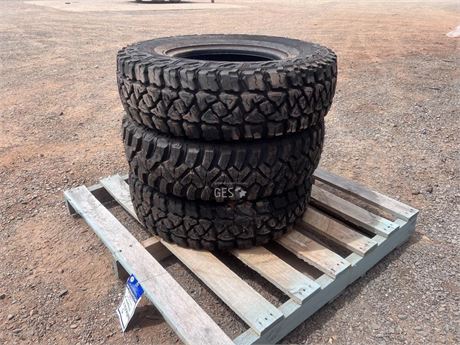 Kumho 235/85R16 tyres with 100% tread remaining x 3