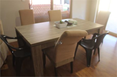 Dining table approx L150cm x 90cm x 76cm