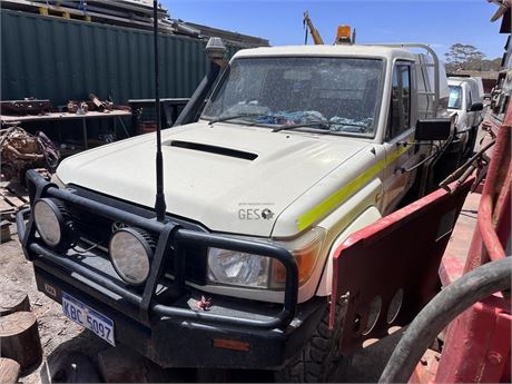 2007 Toyota VDJ79R Land Cruiser Fitters Ute with Twin tool box