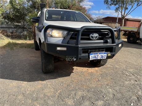 2020 Toyota Hilux 8 Gen dual cab tray back automatic