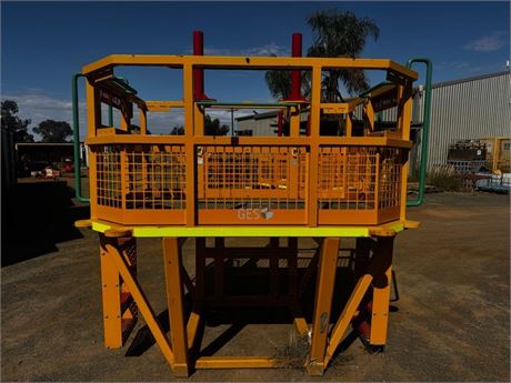 2022 QMW 1000 kg WLL Work Platform with Caterpillar Fusion hitch