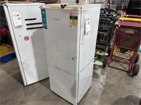 Hisense HR6VFF177A Fridge Gross 175L Damaged hinge