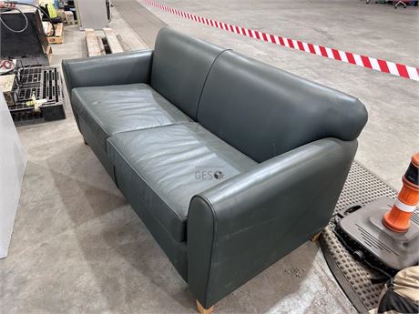 Everest Furnishings 2 Seat Couch