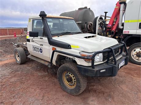 2019 Toyota VDJ79R Land Cruiser cab chassis no tray Non running