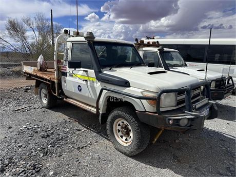 2012 Toyota VDJ79R Land Cruiser tray back Non running