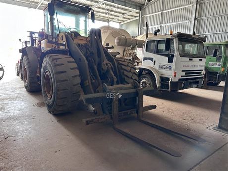 Volvo L120E Tool carrier with forks