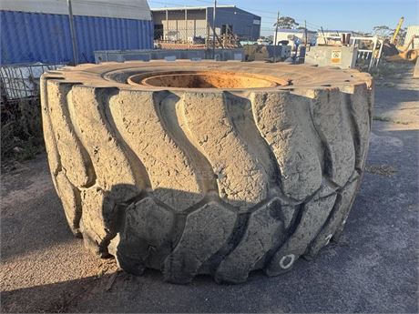 Michelin 45/65R45 XLD D1 L4 tyre on rim used