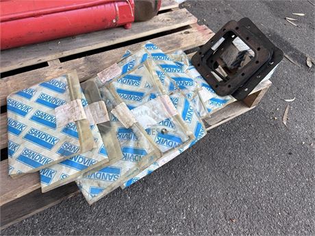 Sandvik Wiper rubbers part 34466818 x 12 & cover part 33059038 x 2