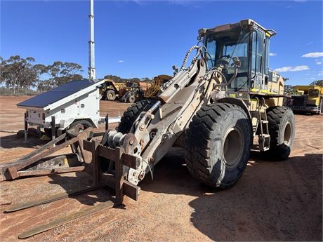 Caterpillar 930H tool carrier