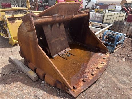 Caterpillar Bucket to suit R1300 loader used