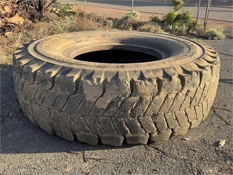 Bridgestone 27.00R49 tyre used