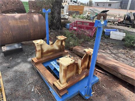 Component Frames R2900 Rear Diff & unknown