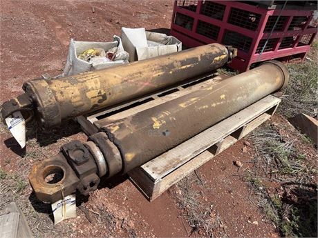 Caterpillar Cylinders x 2 Used