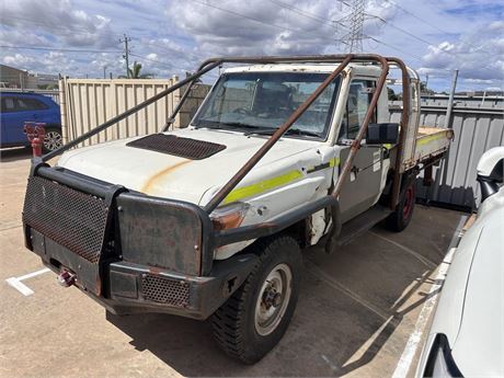 2011 Toyota Land Cruiser VDJ79R single cab tray back full exploration bars