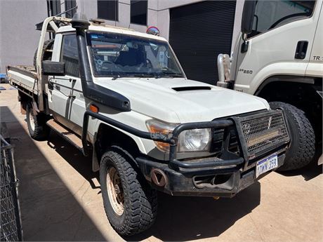 2012 Toyota Land Cruiser VDJ79R single cab tray back