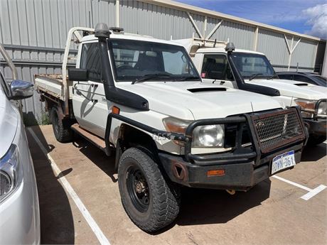 2012 Toyota Land Cruiser VDJ79R single cab tray back