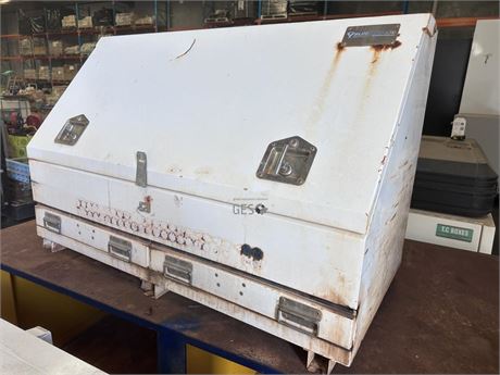 Blue Diamond Tray mounted tool box no keys