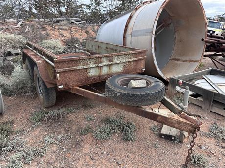 Tandem axle box trailer missing tow ball