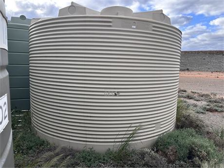 2017 Coerco 32 KL poly tank with fittings Used