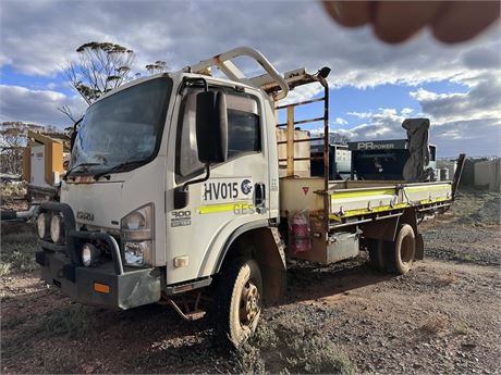 2010 Isuzu NPR300 Sitec 155 Euro IV 4x4 tray truck with crane non running