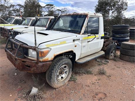 2013 Toyota VDJ79R Land Cruiser Ute wrecked & rusted throughout