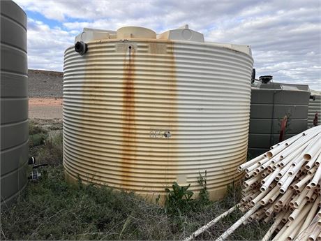 2014 Rapid Plastics 32 KL poly tank RT32000 with fittings Used